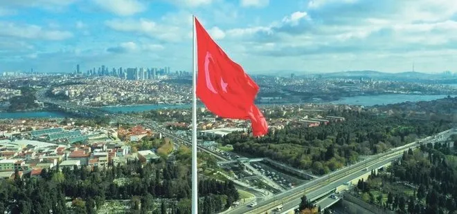 Ay yıldız İstanbul’da 2 dev direkte dalgalanacak! En büyük bayrak gönderde