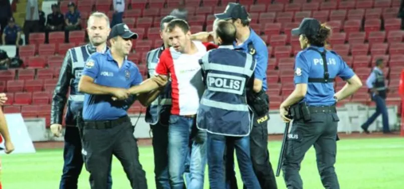 Hakeme kafa attı! Maç iptal edildi!