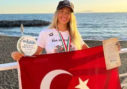 Catalina Kanalı'nı rekorla geçti! Milli yüzücü Eda Savcıgil'den çifte başarı