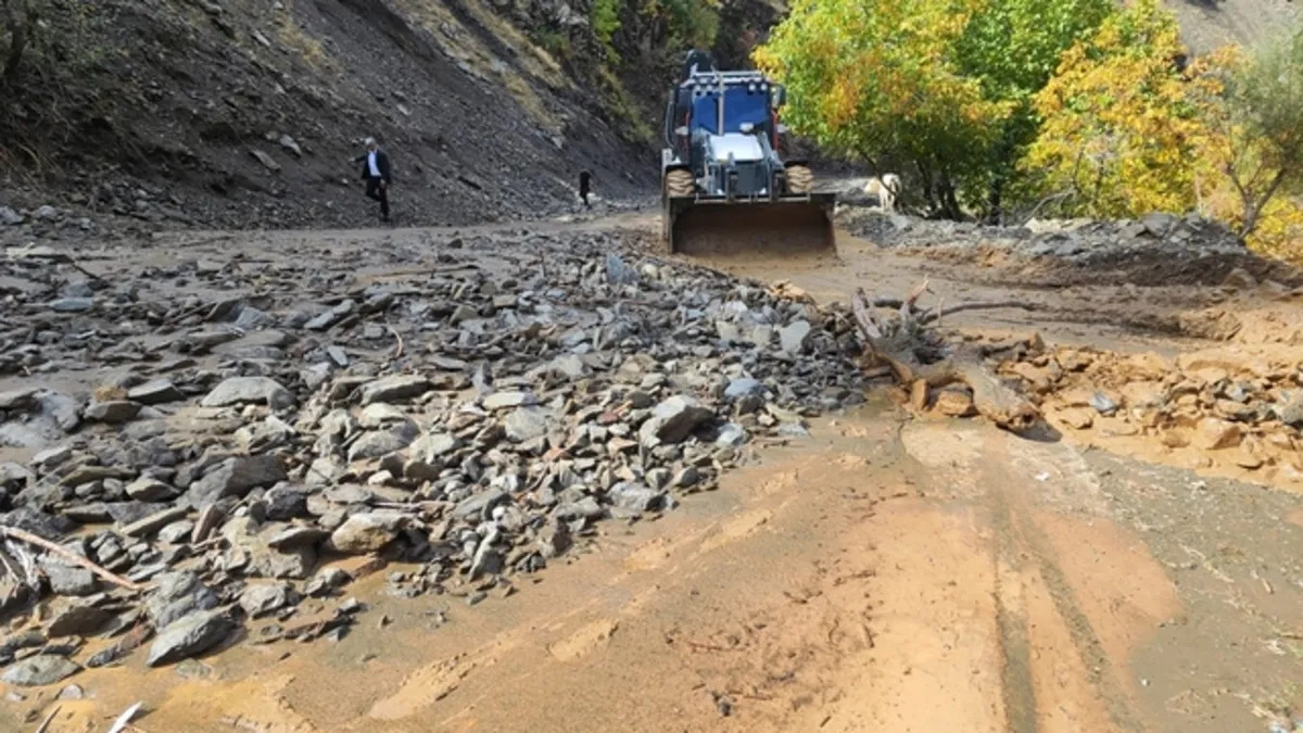 Batman'da heyelanlar nedeniyle kapanan 55 yoldan 23'ü açıldı