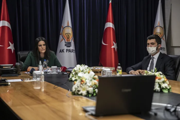 Siyasi partiler video konferans aracılığıyla bayramlaştı