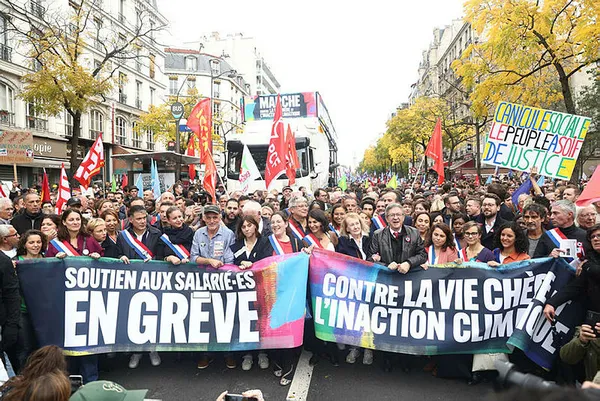 fransiz-vekil-autainden-deasi-finanse-eden-la-fargea-sessiz-kalan-macron-ve-hukumete-sert-tepki-1666173994396.jpg Fransız vekil Autain'den DEAŞ'ı finanse eden La Farge'a sessiz kalan Macron ve hükümete sert tepki! - 2