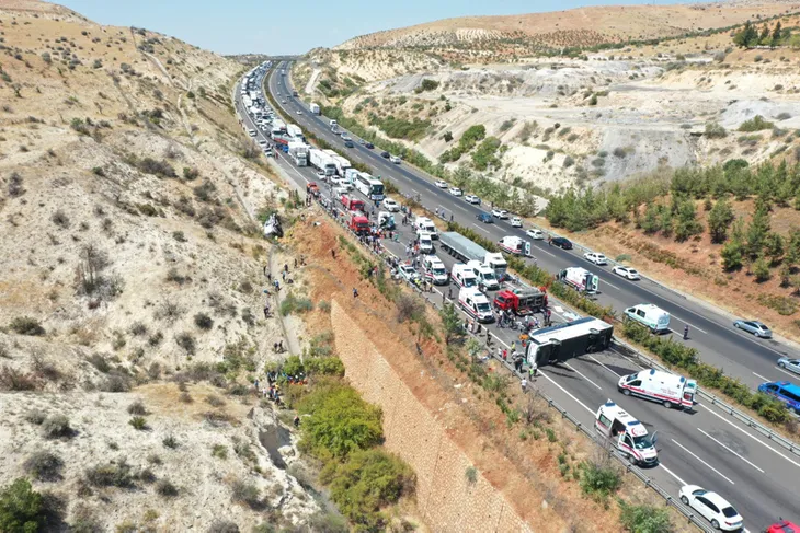 Gaziantep’te 15 kişinin öldüğü kazanın sebebi aşırı hız! 307 metre fren yapmış, takometre 130’da takılı kalmış