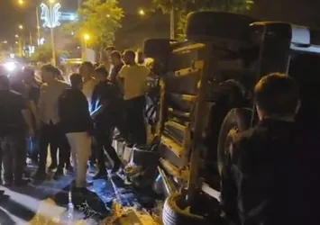 Hakkari'de feci kaza! Araç yan yattı
