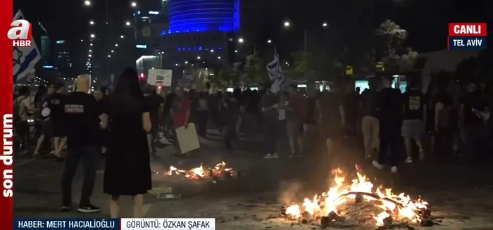 israilde-sokaklar-karisti-binlerce-kisi-toplandi-netanyahuya-tepkiler-dinmiyor-a-haber-ekibi-tel-aviv-sokaklar-1717452716097.jpg İsrail'de sokaklar karıştı! Binlerce kişi toplandı Netanyahu'ya tepkiler dinmiyor: A haber ekibi Tel Aviv sokaklarında - 3