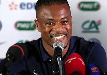 Patrice Evra'nın menajerinden flaş açıklama