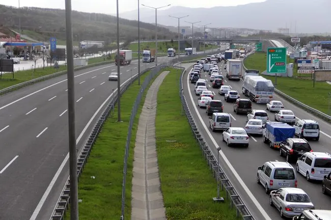 Son dakika: Bolu Dağı Tüneli kapatıldı mı? Bolu Dağı Tüneli neden kapalı? Trafik durumu nedir? - 4