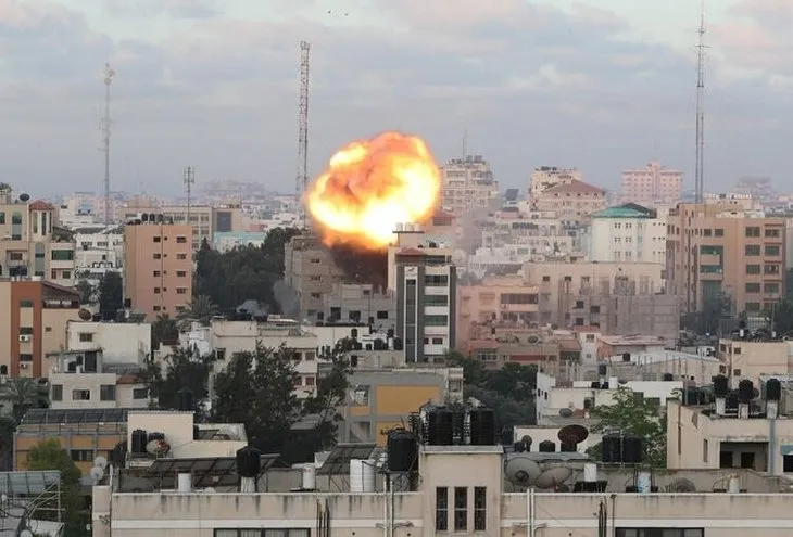 İsrail’in hava saldırısı AP tarafından görüntülendi! O anlar dünyayı salladı!