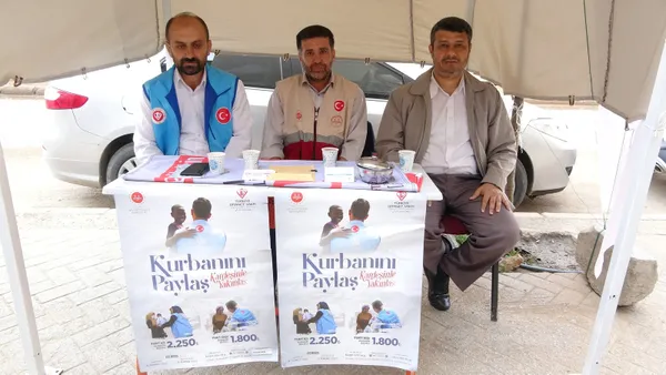 Diyanet İşleri'nin çadırı Yüksekova'da hayır sahiplerini bekliyor - 1