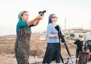 Yahudi sivillerden silahlı terör! Batı Şeria'da Filistinlilerin evlerini ve arabalarını ateşe verdiler