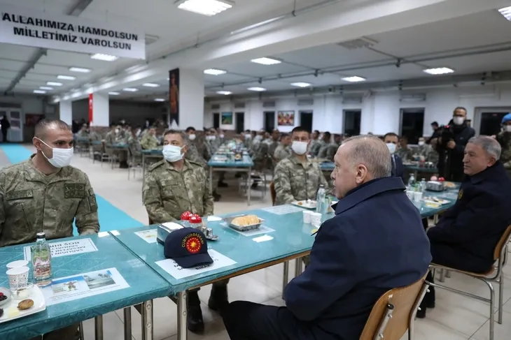 Başkan Erdoğan, Yüksekova’da Mehmetçik ile iftar yaptı