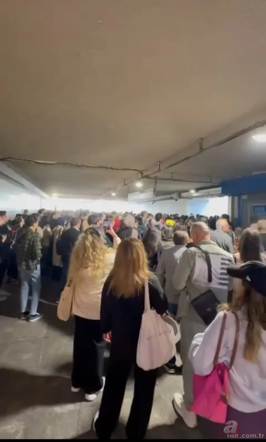 İBB vatandaşı canından bezdirdi! İstanbul’da vatandaşa metrobüs eziyeti 10