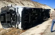 Erzurum'da yoldan çıkan TIR yan yattı!