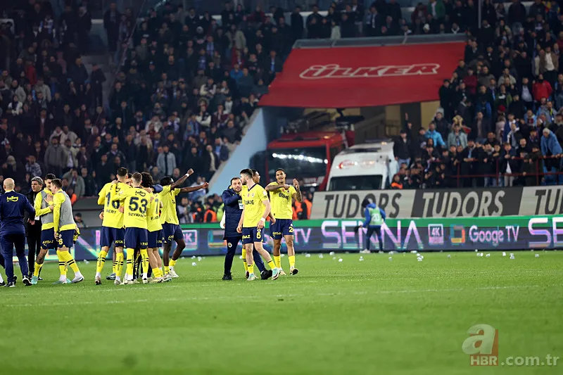 Akyazı'da olay var! Maç sonu sahaya giren taraftarlar Fenerbahçeli futbolcular ile kavga etti | Soruşturma başlatıldı 22