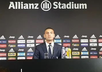 Merih Demiral için imza töreni düzenlendi