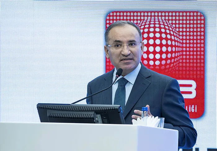 acik-cezaevi-izinleri-uzatilacak-mi-sure-uzer-mi-adalet-bakani-bekir-bozdagdan-son-dakika-aciklamasi-1653236746147.jpg Açık cezaevi izinleri uzatılacak mı? Süre uzar mı? Adalet Bakanı Bekir Bozdağ'dan SON DAKİKA açıklaması - 5
