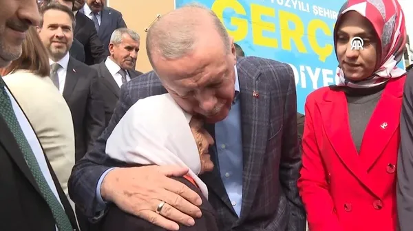 Başkan Erdoğan Diyarbakır’da yaşlı teyze ile sohbet etti: Allah’ım var, devletim var! Yeter bana...