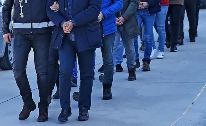 Son dakika: Ankara merkezli 12 ilde FETÖ operasyonu: Rütbeleri sökülmüş 19 emniyet müdürü için gözaltı kararı - 2