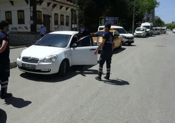 Karantinadan kaçan korona hastası kontrol noktasında yakalandı