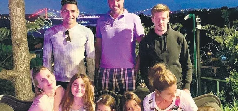 Galatasaray'ın yıldızı Falcao ve ailesinin boğaz sefası...