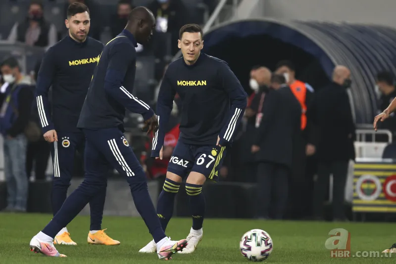 Arda Turan Fenerbahçe-Galatasaray maçı sonrası gözyaşlarına hakim olamadı! İşte o anlar... 5