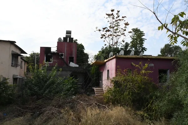 tarsustaki-mahalle-sakinleri-gundem-olan-gizemli-evin-son-halini-gozler-onune-serdi-iste-harabeye-donen-kirimi-1668001086132.jpg Tarsus’taki mahalle sakinleri gündem olan gizemli evin son halini gözler önüne serdi! İşte harabeye dönen ‘Kırımızı ev’ - 6