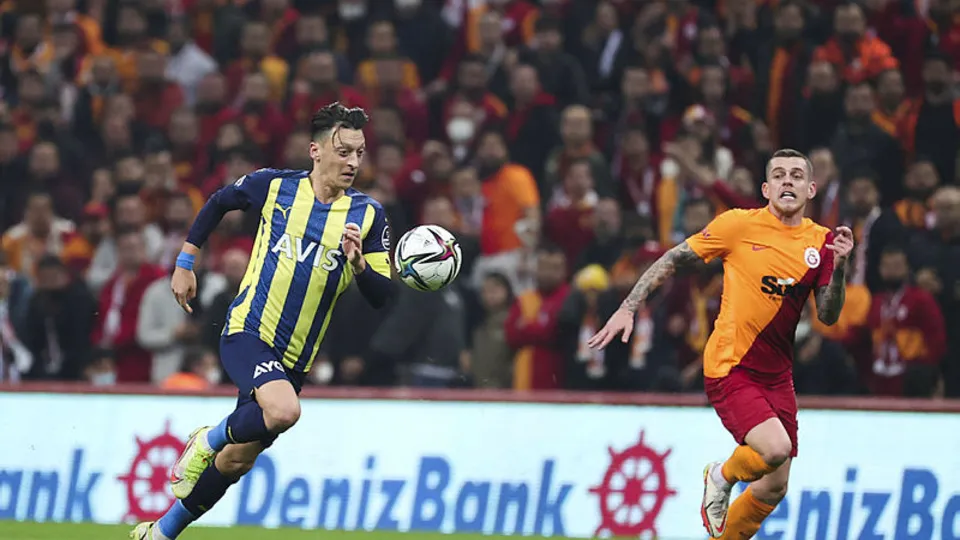 Fenerbahçe ve Galatasaray için kritik akşam! Pereira ile Terim'den flaş karar