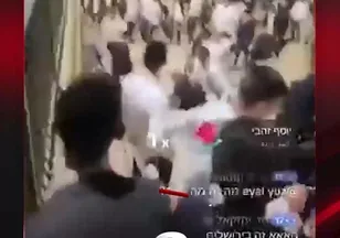NAMAZA GELEN YAŞLILARA SALDIRDILAR