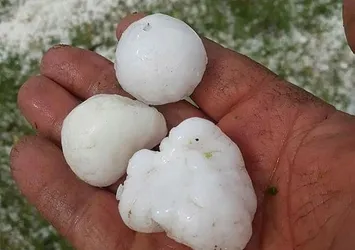 Niğde'de ceviz büyüklüğünde dolu yağdı