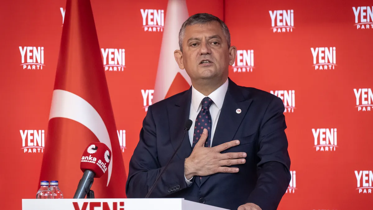 Özgür Özel'den rüşvet skandalında çarpıcı itiraflar! "Kabak gibi ortada" diyerek açıkladı