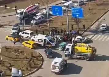 Siirt'te otomobiller çarpıştı: 3 yaralı