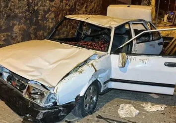 Uşak'ta otomobil bina boşluğuna düştü! Ölü ve yaralı var