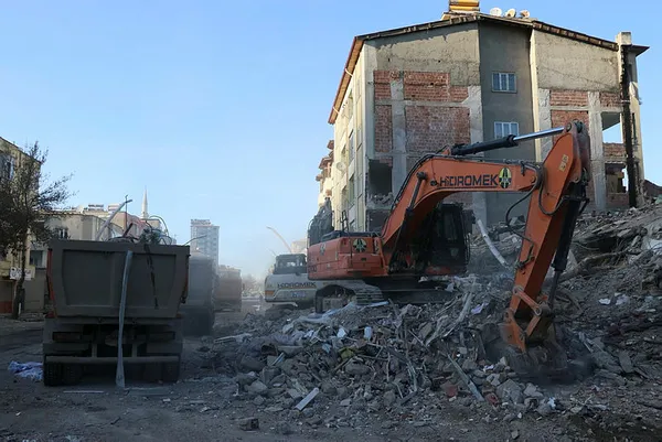 yeni-deprem-hangi-bolgede-bekleniyor-o-faylar-tetiklendi-kahramanmaras-depremi-icin-uyaran-uzman-a-haberde-aci-1677272128095.jpg Yeni deprem hangi bölgede bekleniyor? O faylar tetiklendi! Kahramanmaraş depremi için uyaran Alican Kop A Haber'de açıkladı - 7