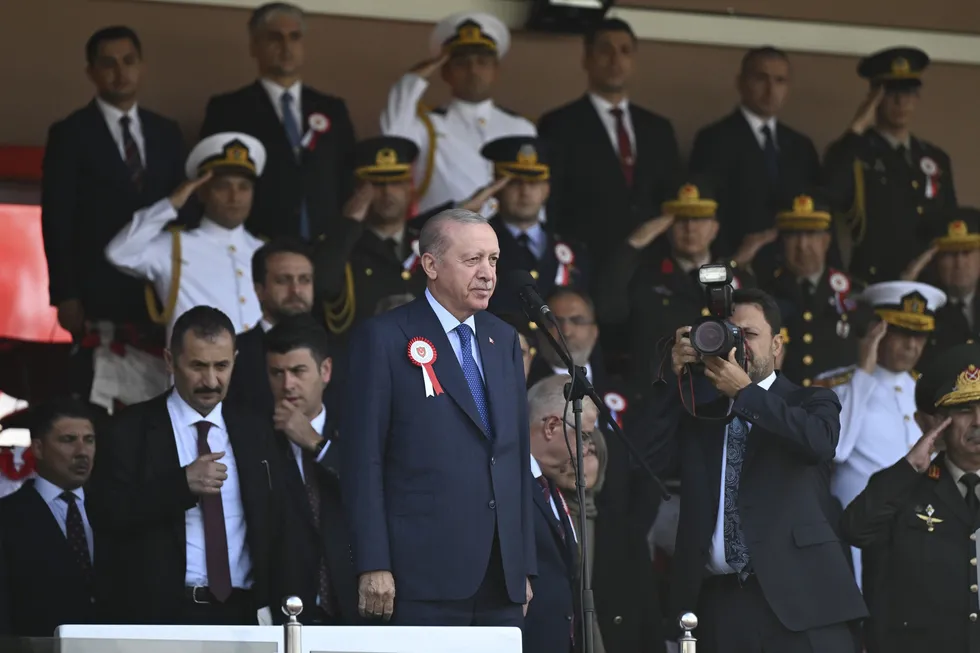 baskan-erdogandan-girnedeki-gemi-faciasina-iliskin-aciklama-tum-imkanlarimizi-seferber-ettik-1788116082536.jpg Başkan Erdoğan'dan Girne'deki gemi faciasına ilişkin açıklama: Tüm imkanlarımızı seferber ettik - 2