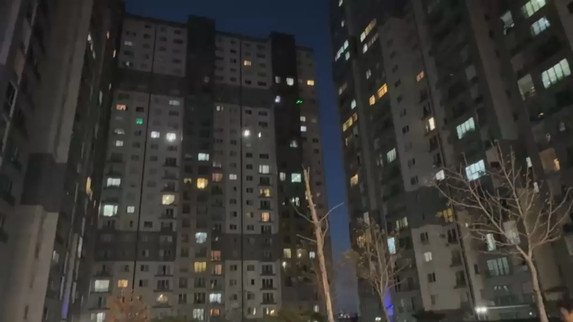 Esenyurt’ta korku dolu anlar! Otoparktaki alevler 28 katlı binayı sardı: 42 kişi dumandan etkilendi