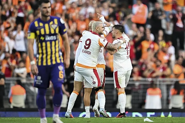 galatasaray-kaldigi-yerden-devam-etti-cimbom-3-puani-2-golle-aldi-1757780261013.jpeg FOTOĞRAF (AA)