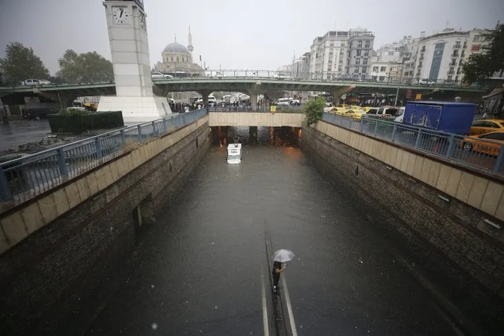 İstanbul yağmura teslim oldu!