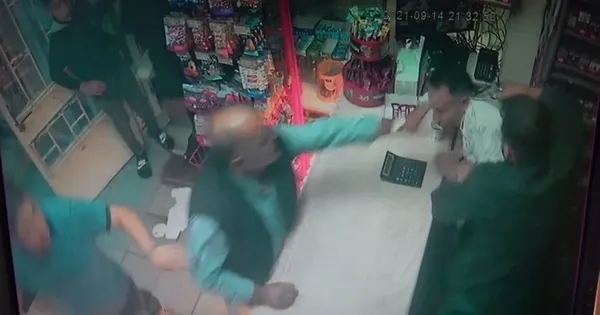 İstanbul Sultangazi'de dehşet! Rakip marketçinin kafasına silah dayadı - 7