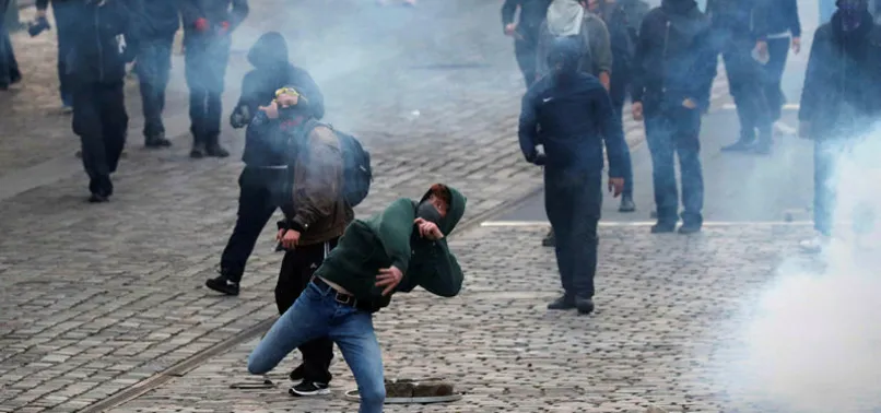 Fransa'da Le Pen ve Macron protestosu
