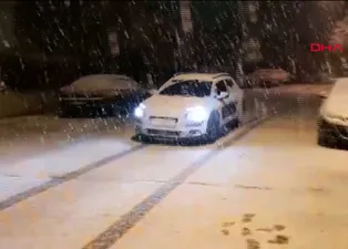 İstanbul’da yoğun kar yağışı sokakları beyaza bürüdü | Yepyeni görüntüler