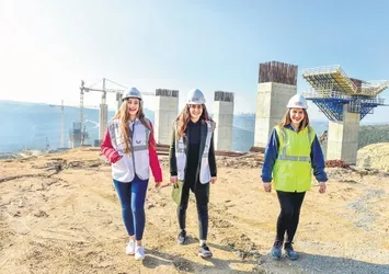Şantiyede görenler şaşırıyor