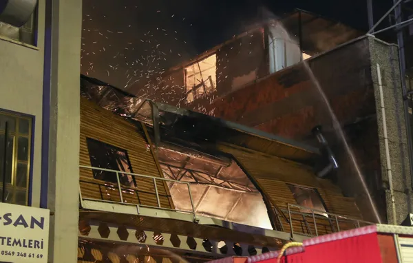 Ankara'da 2 katlı ahşap atölyesinde yangın - 3