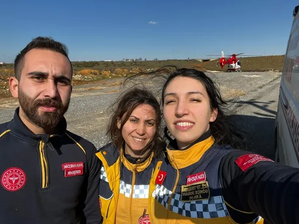 1676135047180.jpg 130 saat sonra ailesiyle enkazdan çıkartıldı! Yıllar sonra o anı hatırlattı: Kokuyorum - 4