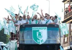 Süper Lig’e yükselen Bodrum FK şampiyonluğu taraftarlarıyla kutladı