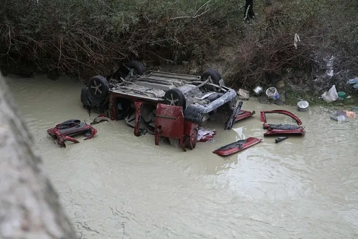 Manisa Kula’da feci olay! Araba Gediz Nehri’ne uçtu: 3 kişi hayatını kaybetti
