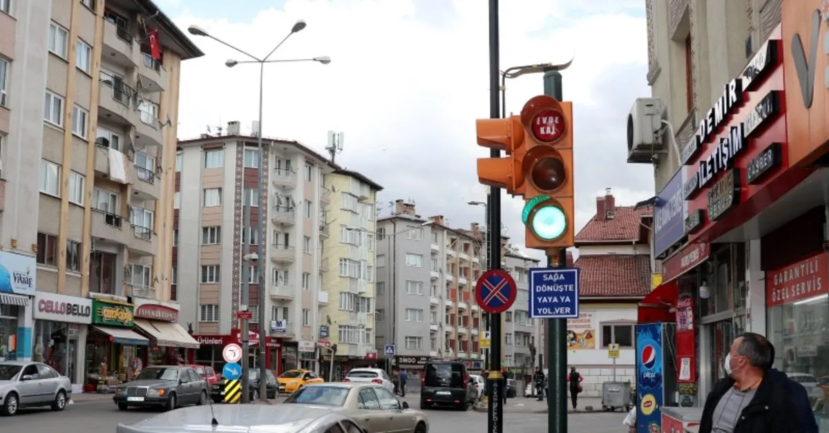 Sivas Ta Trafik Isiklariyla Evde Kal Cagrisi