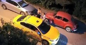 Takside kadını darbetti: Tepki gösteren şoföre...