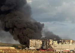 Kırklareli'nde ilaç fabrikasında korkutan yangın! Ekipler seferber oldu