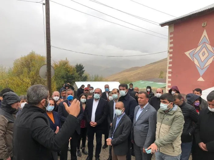 İşçilerin cenazesine katılmayan HDP'den uyuşturucu kuryesinin ailesine destek ziyareti! Vatandaşlar büyük tepki gösterdi - 1