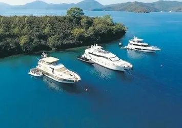 Dondurma, fırın, masaj derken bu da oldu! Göcek’te sosyeteye yüzen ATM hizmeti